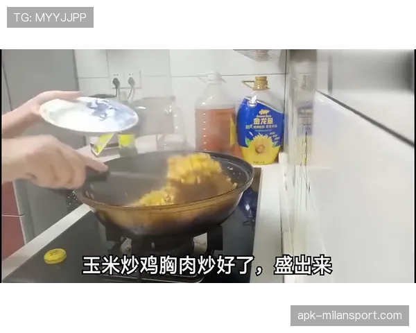 浓眉哥家里请了三个厨师管他吃饭，自律到连零食柜都上锁