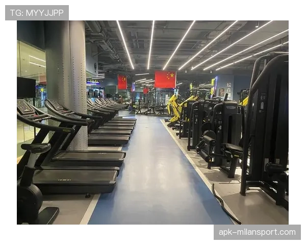 胡金秋这自律程度,凌晨四点健身房打卡是认真的? 胡金秋这自律程度,凌晨四点健身房打卡是认真的?